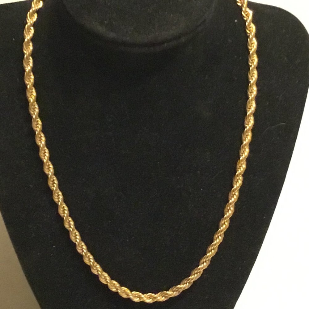 Lovely & thick Monet gold tone necklace - Picture 6 of 6
